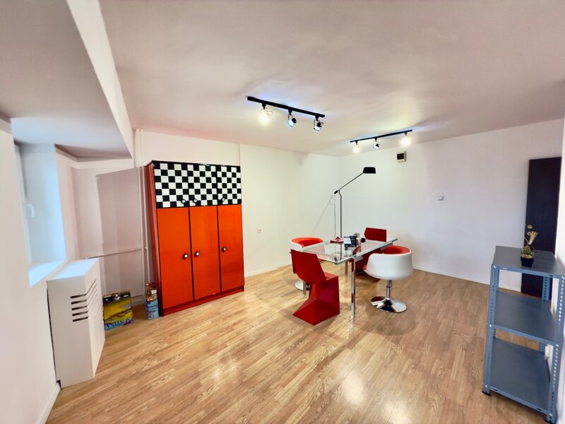 Piata Unirii, Sitraco, vizavi Hotel Horoscop, 2 camere, utilitati incluse