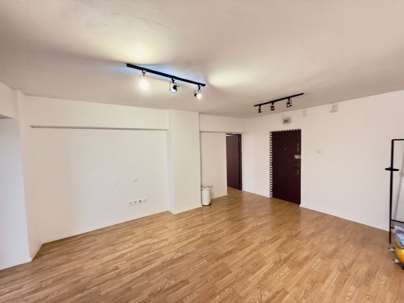 Piata Unirii, Sitraco, vizavi Hotel Horoscop, 2 camere, utilitati incluse